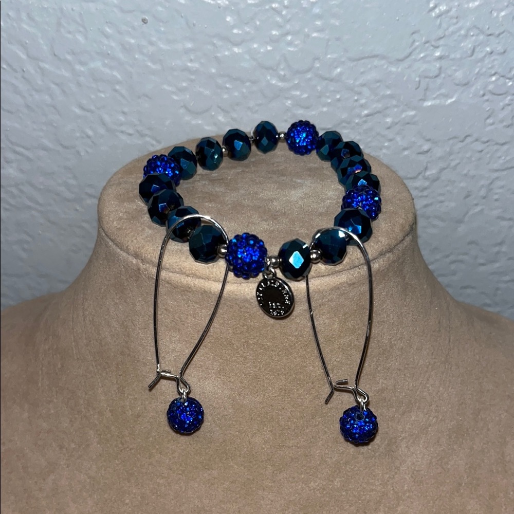Liz Claiborne Blue Beaded Bracelet and Earring Set